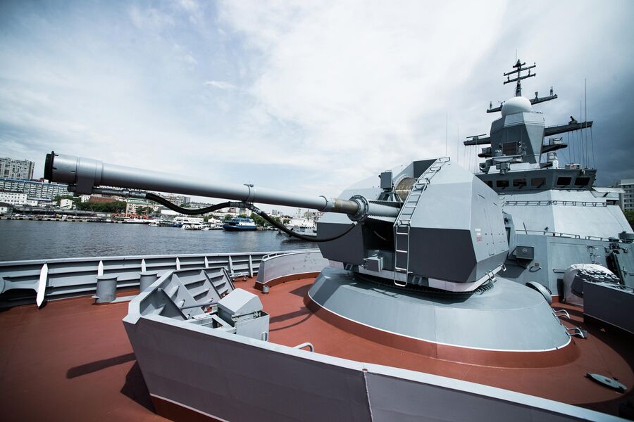 Носовое 100-мм орудие А-190 на баке корвета Совершенный Носовое 100-мм орудие А-190 на баке корвета Совершенный