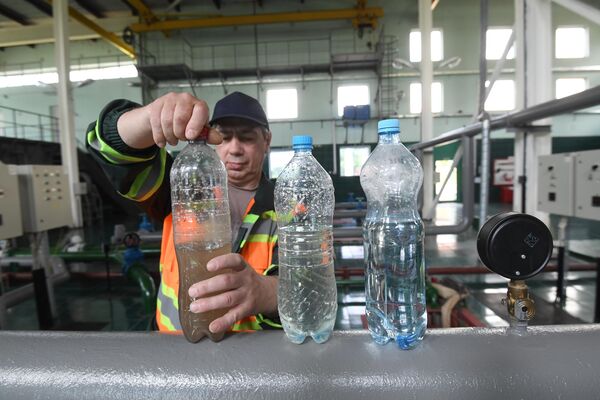 Вода до очистки, на промежуточном этапе и на выходе со станции Вода до очистки, на промежуточном этапе и на выходе со станции