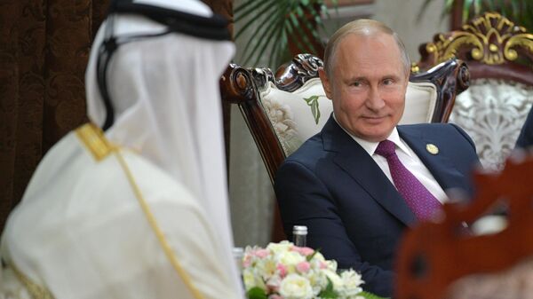 Путин поблагодарил эмира Катара за участие в ПМЭФ