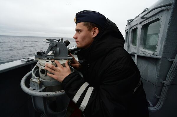 Российский моряк во время совместных российско-японских учений по поиску и спасению на море Сарекс-2019 Российский моряк во время совместных российско-японских учений по поиску и спасению на море Сарекс-2019