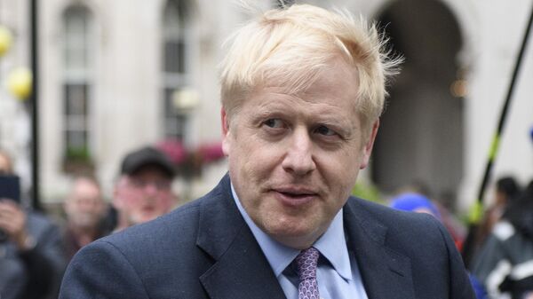 Бывший министр иностранных дел Великобритании Борис Джонсон прибыл к зданию BBC для участия в теледебатах кандидатов на пост лидера Консервативной партии. 18 июня 2019