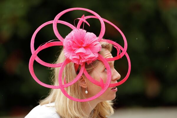 Посетительница королевских скачек Royal Ascot Посетительница королевских скачек Royal Ascot