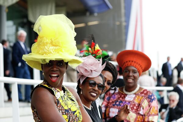 Посетительницы королевских скачек Royal Ascot Посетительницы королевских скачек Royal Ascot