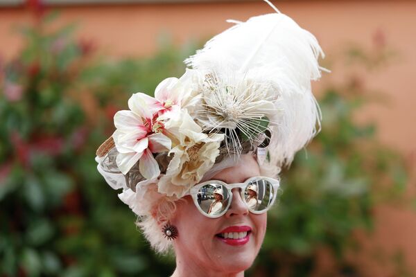 Посетительница королевских скачек Royal Ascot Посетительница королевских скачек Royal Ascot