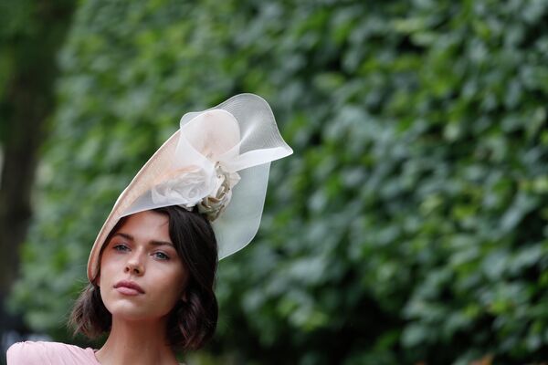 Посетительница королевских скачек Royal Ascot Посетительница королевских скачек Royal Ascot