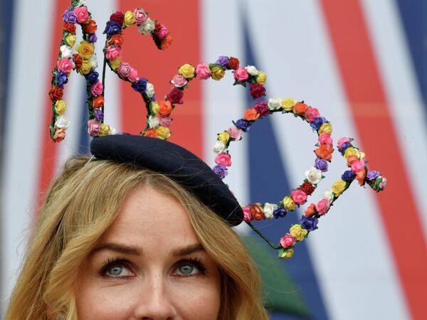 Посетительница королевских скачек Royal Ascot Посетительница королевских скачек Royal Ascot