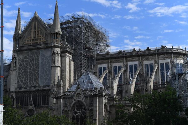 Собор Парижской Богоматери (Notre Dame de Paris) в Париже. В Соборе проводятся восстановительные работы после пожара, случившегося 15 апреля 2019 года Собор Парижской Богоматери (Notre Dame de Paris) в Париже. В Соборе проводятся восстановительные работы после пожара, случившегося 15 апреля 2019 года