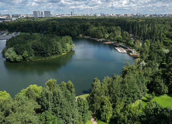 Серебряно-Виноградный пруд в парке Измайлово Серебряно-Виноградный пруд в парке Измайлово