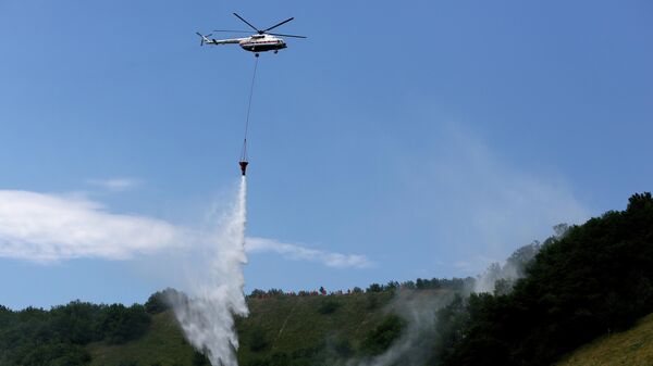 Тушение лесного пожара с помощью вертолета Ми-8