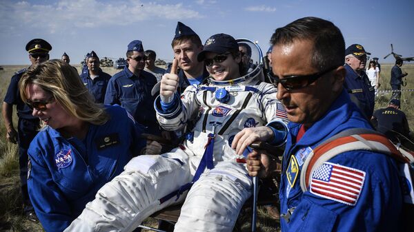 Астронавт НАСА Энн МакКлейн (США) после посадки спускаемого аппарата транспортного пилотируемого корабля (ТПК) Союз МС-11 с международным экипажем длительных экспедиций МКС-58/59 недалеко от города Жезказган в Казахстане Астронавт НАСА Энн МакКлейн (США) после посадки спускаемого аппарата транспортного пилотируемого корабля (ТПК) Союз МС-11 с международным экипажем длительных экспедиций МКС-58/59 недалеко от города Жезказган в Казахстане