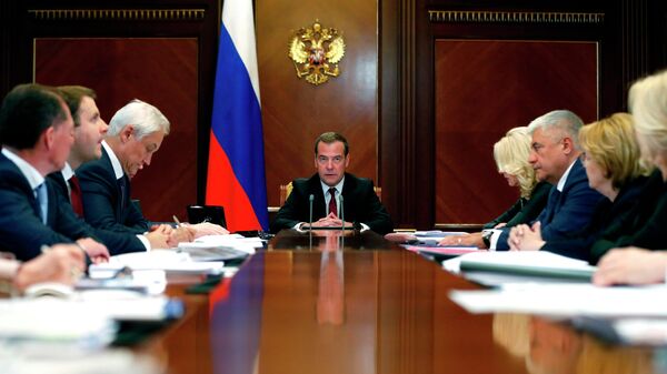 Председатель правительства РФ Дмитрий Медведев проводит совещание о целях развития в сфере демографии. 25 июня 2019