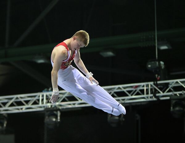 Российский гимнаст во время выступлений на юниорском чемпионате мира Российский гимнаст во время выступлений на юниорском чемпионате мира