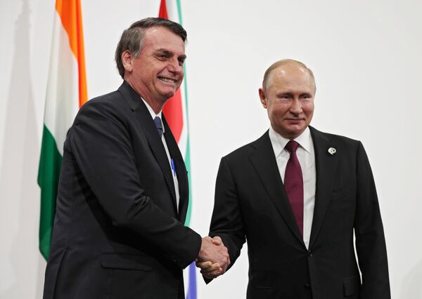 Президент РФ Владимир Путин и президент Бразилии Жаир Болсонару во время встречи лидеров БРИКС в Осаке. 28 июня 2019 Президент РФ Владимир Путин и президент Бразилии Жаир Болсонару во время встречи лидеров БРИКС в Осаке. 28 июня 2019