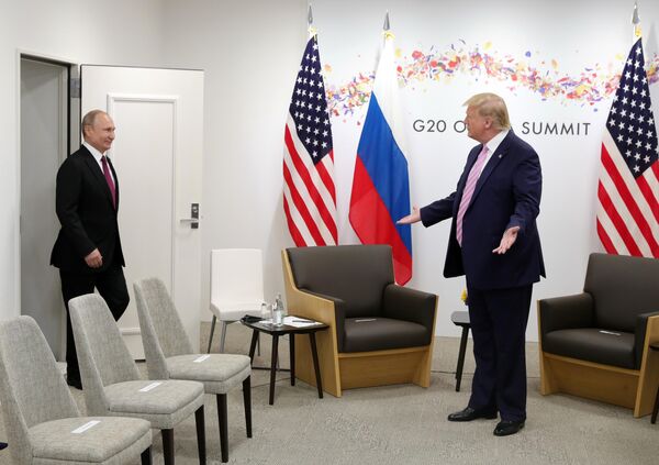 Президент РФ Владимир Путин и президент США Дональд Трамп на полях саммита Группы двадцати в Осаке. 28 июня 2019 Президент РФ Владимир Путин и президент США Дональд Трамп на полях саммита Группы двадцати в Осаке. 28 июня 2019