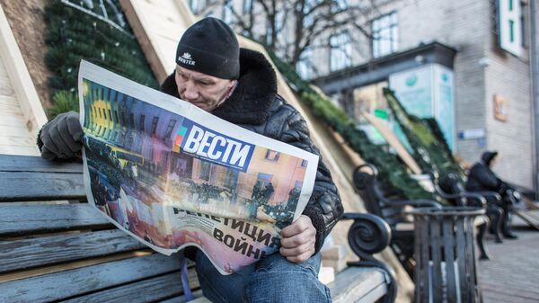 Участник акций сторонников евроинтеграции на баррикадах на площади Независимости в Киеве Участник акций сторонников евроинтеграции на баррикадах на площади Независимости в Киеве