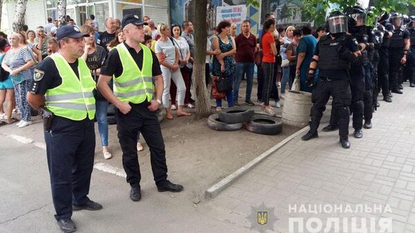 Акция протеста возле избиркома в Донецкой области Акция протеста возле избиркома в Донецкой области