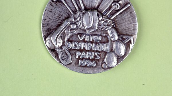 Медаль VIII летних Олимпийских игр в Париже в 1924 году. Медаль VIII летних Олимпийских игр в Париже в 1924 году.