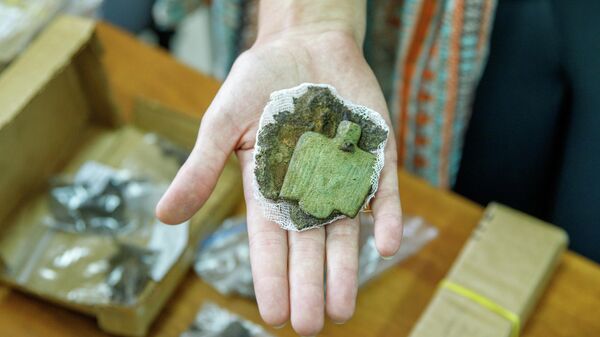 Бронзовое изображение птицы из могильника Бронзовое изображение птицы из могильника