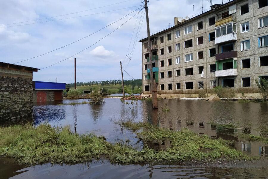 Затопленная улица в городе Тулун в Иркутской области Затопленная улица в городе Тулун в Иркутской области