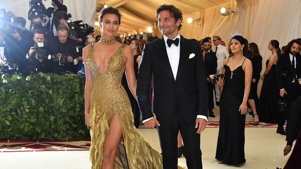 Ирина Шейк и Брэдли Купер на балу Института костюма Met Gala в Нью-Йорке. 7 мая 2018 Ирина Шейк и Брэдли Купер на балу Института костюма Met Gala в Нью-Йорке. 7 мая 2018