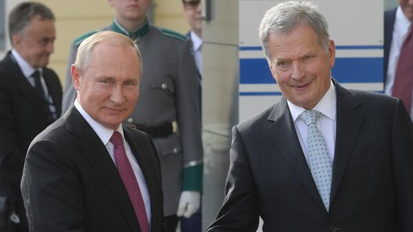 Президент РФ Владимир Путин и президент Финляндии Саули Ниинистё во время встречи. 21 августа 2019 Президент РФ Владимир Путин и президент Финляндии Саули Ниинистё во время встречи. 21 августа 2019