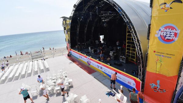 Подготовка к ежегодному международному джазовому фестивалю Koktebel Jazz Party в Коктебелe Подготовка к ежегодному международному джазовому фестивалю Koktebel Jazz Party в Коктебелe
