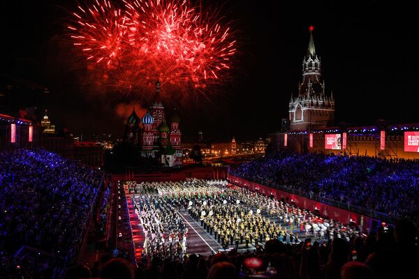 Торжественная церемония открытия XII Международного военно-музыкального фестиваля Спасская башня на Красной площади в Москве Торжественная церемония открытия XII Международного военно-музыкального фестиваля Спасская башня на Красной площади в Москве