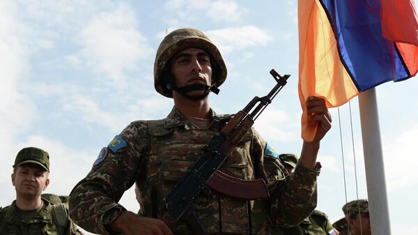 Военнослужащий подразделения Вооруженных сил Армении Военнослужащий подразделения Вооруженных сил Армении