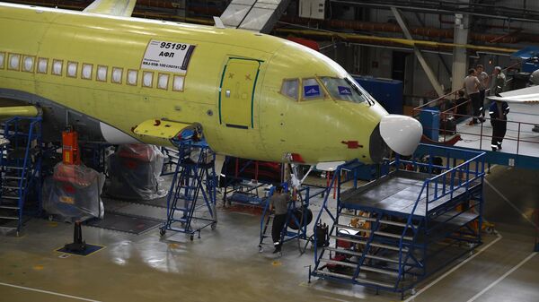 Самолет Sukhoi Superjet 100 в цехе окончательной сборки на заводе имени Гагарина в Комсомольске-на-Амуре Самолет Sukhoi Superjet 100 в цехе окончательной сборки на заводе имени Гагарина в Комсомольске-на-Амуре