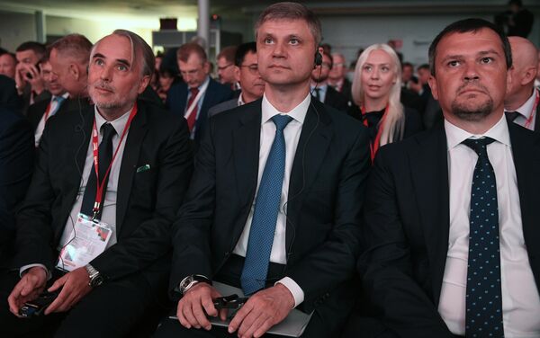 Председатель правления ОАО Российские железные дороги Олег Белозеров на ЭКСПО 1520 Председатель правления ОАО Российские железные дороги Олег Белозеров на ЭКСПО 1520