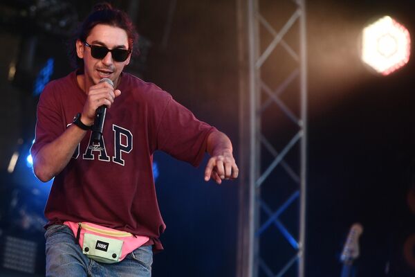 Музыкант Евгений Дидур выступает на фестивале Rap Koktebel в Крыму Музыкант Евгений Дидур выступает на фестивале Rap Koktebel в Крыму