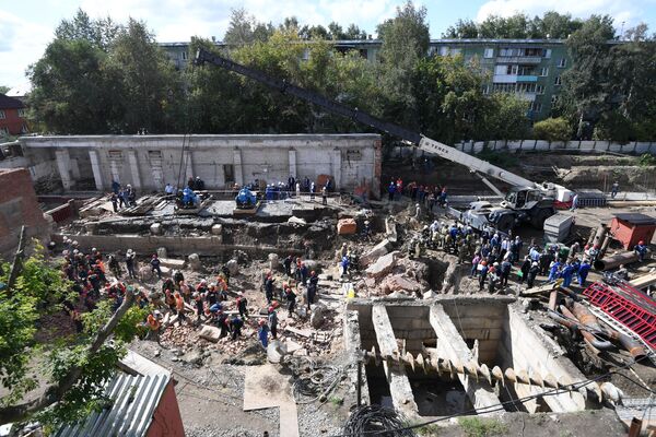 В Новосибирске на рабочих обрушилась стена строящегося здания В Новосибирске на рабочих обрушилась стена строящегося здания