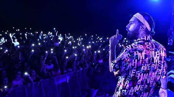 Рэпер МОТ выступает на фестивале Rap Koktebel в Крыму Рэпер МОТ выступает на фестивале Rap Koktebel в Крыму