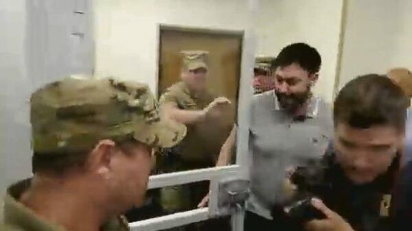 Выйти из суда и вздохнуть широко грудью: суд освободил Кирилла Вышинского Выйти из суда и вздохнуть широко грудью: суд освободил Кирилла Вышинского