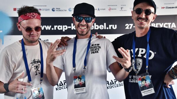Участники группы JungleJunkiez на пресс-конференции во время фестиваля Rap Koktebel в Крыму Участники группы JungleJunkiez на пресс-конференции во время фестиваля Rap Koktebel в Крыму