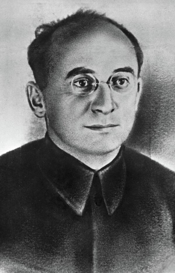 Лаврентий Берия (1899-1953), первый секретарь ЦК КП(б) Грузии, впоследствии народный комиссар внутренних дел СССР с 1938 по 1945 год Лаврентий Берия (1899-1953), первый секретарь ЦК КП(б) Грузии, впоследствии народный комиссар внутренних дел СССР с 1938 по 1945 год