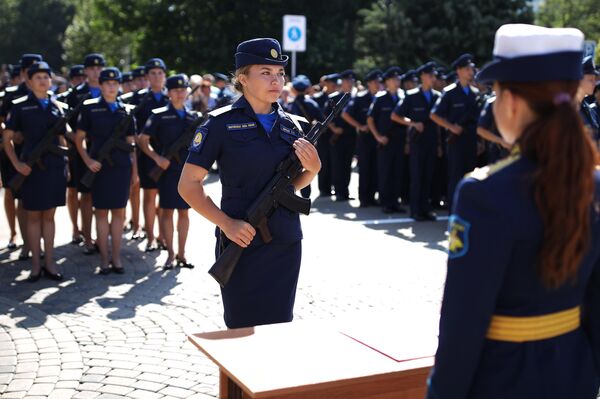 Курсанты Краснодарского высшего военного авиационного училища летчиков имени Героя Советского Союза А. К. Серова на церемонии принятия присяги Курсанты Краснодарского высшего военного авиационного училища летчиков имени Героя Советского Союза А. К. Серова на церемонии принятия присяги