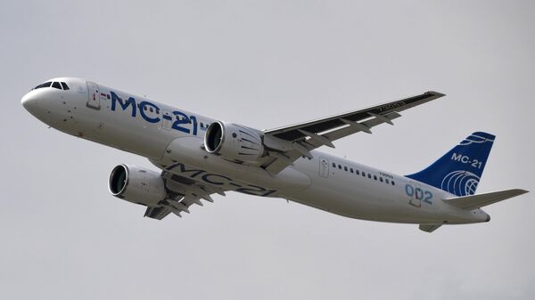 Российский среднемагистральный пассажирский самолёт МС-21-300 выполняет демонстрационный полет на Международном авиационно-космическом салоне МАКС-2019 в подмосковном Жуковском Российский среднемагистральный пассажирский самолёт МС-21-300 выполняет демонстрационный полет на Международном авиационно-космическом салоне МАКС-2019 в подмосковном Жуковском