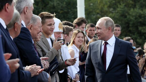 Президент РФ Владимир Путин во время торжественных мероприятий на ВДНХ, посвящённых празднованию Дня города Москвы Президент РФ Владимир Путин во время торжественных мероприятий на ВДНХ, посвящённых празднованию Дня города Москвы