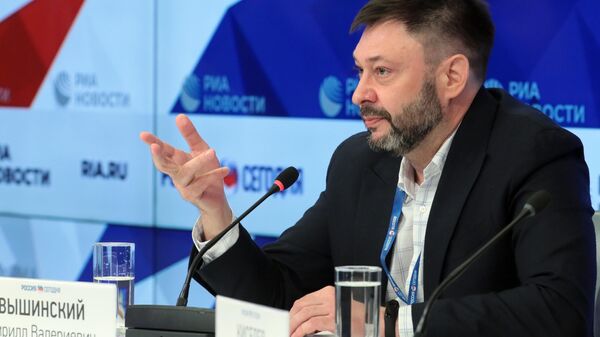 Руководитель портала РИА Новости Украина Кирилл Вышинский на пресс-конференции в Международном мультимедийном пресс-центре МИА Россия сегодня Руководитель портала РИА Новости Украина Кирилл Вышинский на пресс-конференции в Международном мультимедийном пресс-центре МИА Россия сегодня