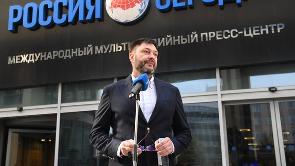 Руководитель портала РИА Новости Украина Кирилл Вышинский перед пресс-конференцией в Международном мультимедийном пресс-центре МИА Россия сегодня Руководитель портала РИА Новости Украина Кирилл Вышинский перед пресс-конференцией в Международном мультимедийном пресс-центре МИА Россия сегодня
