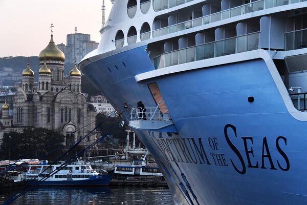 Круизный лайнер Spectrum of the Seas прибыл в порт Владивостока. Лайнер базируется в Шанхае и выполняет круизы в Японию Круизный лайнер Spectrum of the Seas прибыл в порт Владивостока. Лайнер базируется в Шанхае и выполняет круизы в Японию