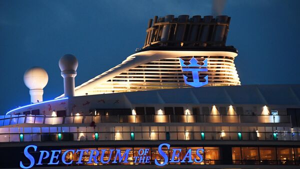 Круизный лайнер Spectrum of the Seas прибыл в порт Владивостока. Лайнер базируется в Шанхае и выполняет круизы в Японию Круизный лайнер Spectrum of the Seas прибыл в порт Владивостока. Лайнер базируется в Шанхае и выполняет круизы в Японию