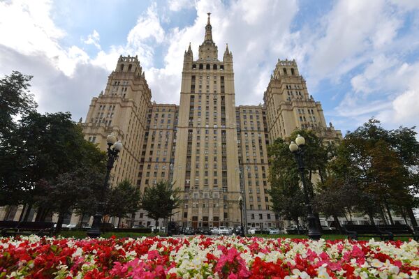 Высотное здание на Кудринской площади в Москве Высотное здание на Кудринской площади в Москве