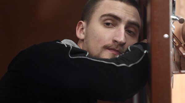 Павел Устинов, обвиняемый в нападении на бойца ОМОН в ходе несанкционированной акции протеста 3 августа, в зале заседаний Тверского суда Москвы Павел Устинов, обвиняемый в нападении на бойца ОМОН в ходе несанкционированной акции протеста 3 августа, в зале заседаний Тверского суда Москвы