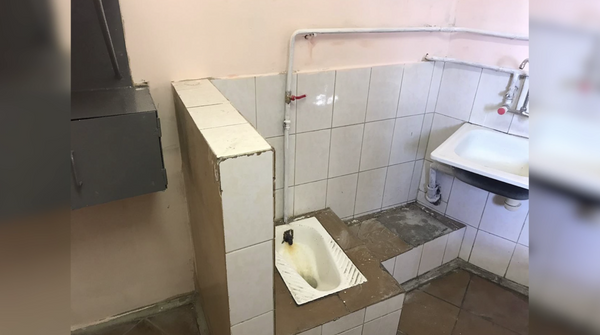 Интерьер камеры в старинной башне Бутырской тюрьмы Интерьер камеры в старинной башне Бутырской тюрьмы