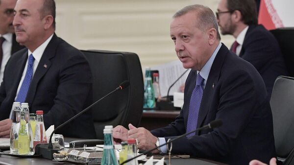 Президент Турции Реджеп Тайип Эрдоган на V встрече глав государств - гарантов Астанинского процесса содействия сирийскому урегулированию Президент Турции Реджеп Тайип Эрдоган на V встрече глав государств - гарантов Астанинского процесса содействия сирийскому урегулированию