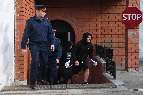 Братья Кирилл и Александр Кокорины у КПП исправительной колонии №4 города Алексеевка Белгородской области Братья Кирилл и Александр Кокорины у КПП исправительной колонии №4 города Алексеевка Белгородской области