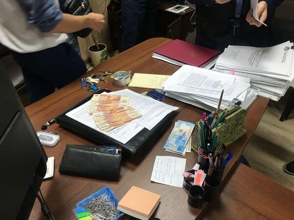 Пресечение деятельности организованной преступной группы в Ялте, которая за взятки организовала незаконный канал миграции на территорию России Пресечение деятельности организованной преступной группы в Ялте, которая за взятки организовала незаконный канал миграции на территорию России