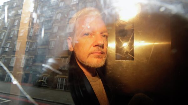Основатель WikiLeaks Джулиан Ассанж Основатель WikiLeaks Джулиан Ассанж